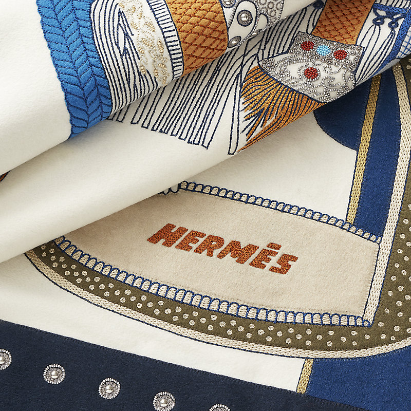 HERMES エルメス セリエ 海と騎兵隊 ニットベスト 42 エルメスを象徴するレザーを筆頭に、異素材使いが冴える──特集